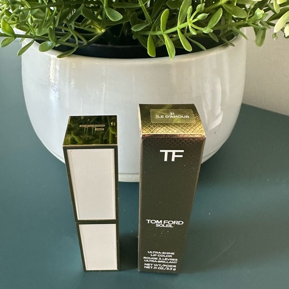 Tom Ford Soleil Lip Balm - Ile D’amour - Picture 3 of 6